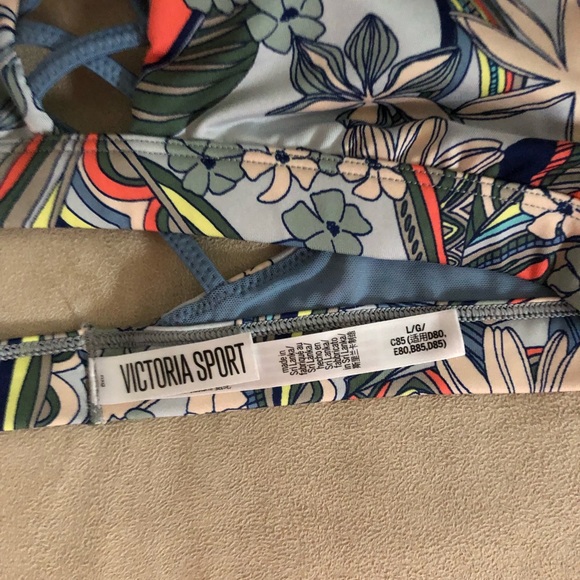 NWOT Victoria’s Secret Blue Floral Victoria Sports Bra size LRG. - Picture 3 of 3